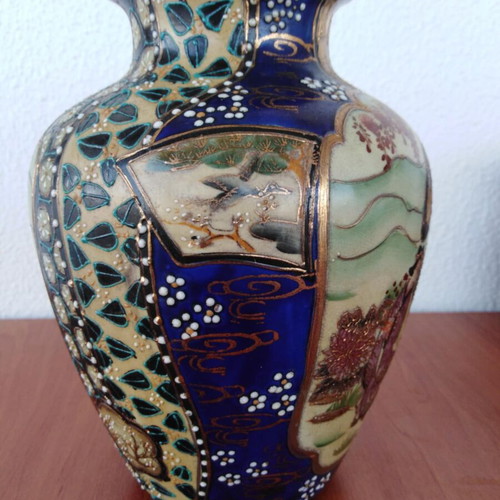 Satsuma Vase like new with rich hand-painted decoration