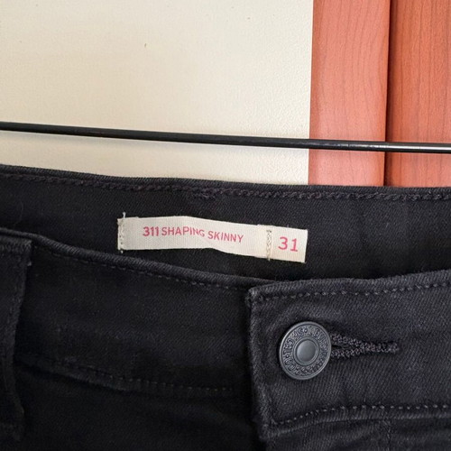 Levi's 311 W31 black pants like new