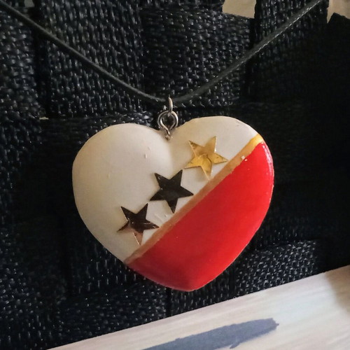 Handmade heart necklace new, painted with acrylics