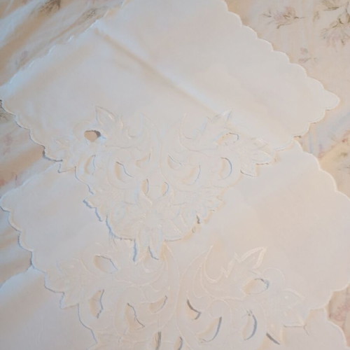 Set of 3 doilies like new