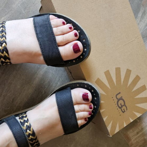 Ugg Australia flat sandals size 37 like new