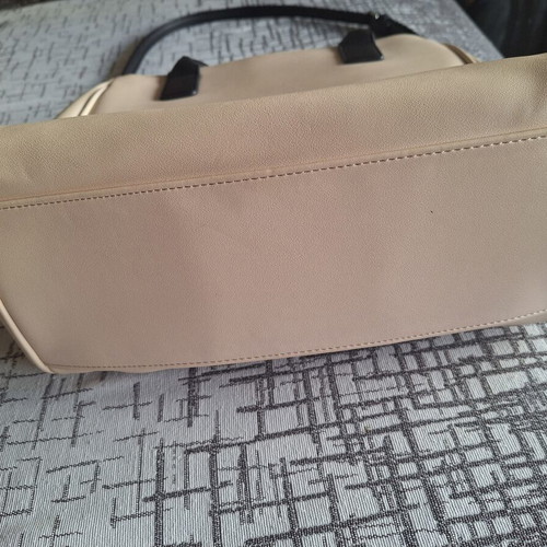 Handbag with shoulder strap used, Kem, beige and black