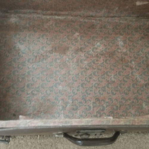 Antique suitcase 100 years old in very good condition
