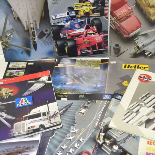 Modeling catalogs used, pack with Revell, Italieri, Heller, Airfix, Matchbox, Humbrol