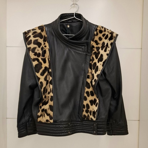 Luxury vintage leather jacket with leopard details like new