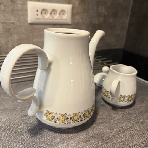 Teapot and creamer set like new, vintage Bulgarian porcelain