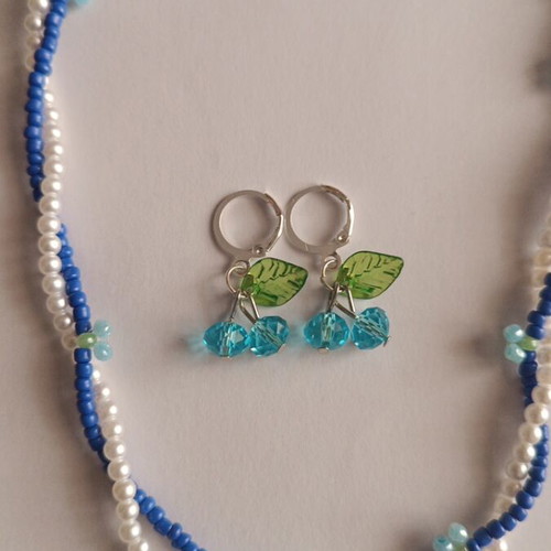 Jewelry set new, handmade with turquoise and silver beads
