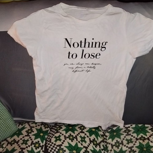 Λευκό γυναικείο T-shirt με κλασική γραμμή και στάμπα "Nothing to lose"