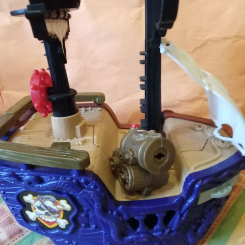 Fisher Price pirate ship like new, small