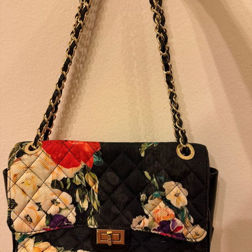 VF floral bag like new, quilted floral shoulder multicolor