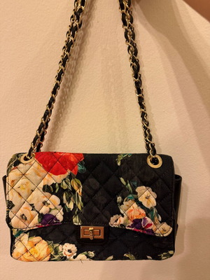 VF floral bag like new, quilted floral shoulder multicolor