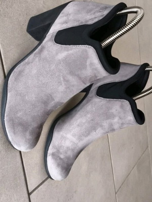 Clarks Adya Bella gray suede ankle boots size 37 like new