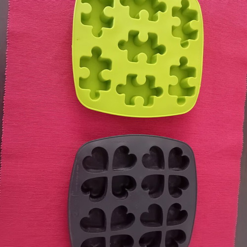 Silicone Ice Cube Trays pack of 2, green and black, like new, IKEA
