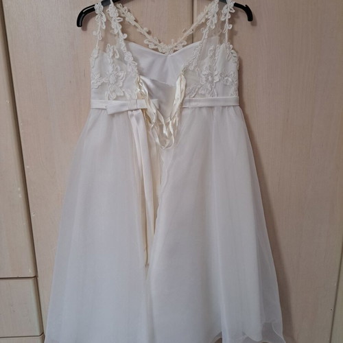 White flower girl dress like new