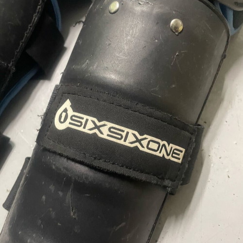 Sixsixone knee pads used