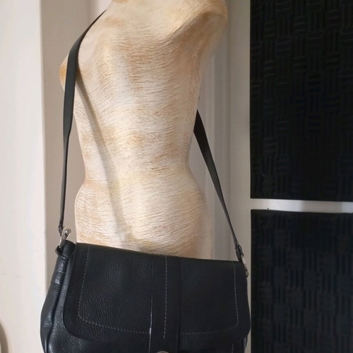 Lamarthe crossbody bag like new, black
