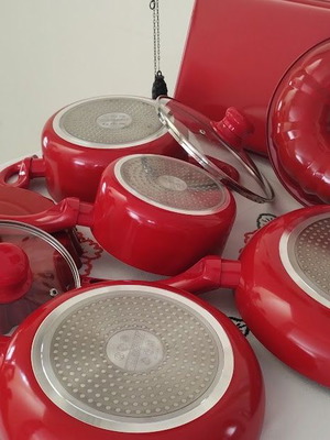 Kaiserhoff red cookware set 9 pieces, new ceramic coating