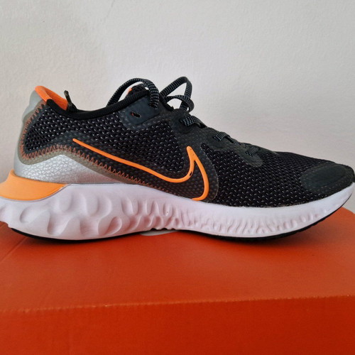 Nike athletic shoes like new, size 42.5, black and orange