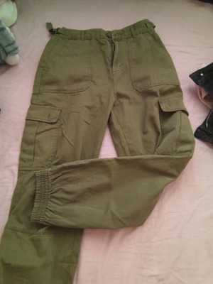 Bershka Khaki Cargo Pants size M like new