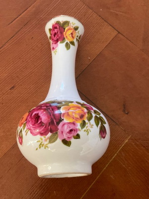 Βάζο μινιατούρα Cottage rose bone china Αγγλίας σαν καινούργιο