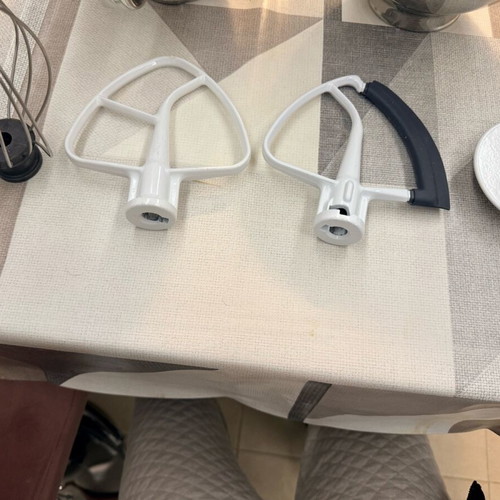 Kitchen Aid mixer like new Silk Rose