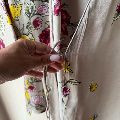 Zara short kimono size M like new, floral beige and red