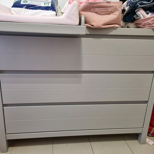 Quax dresser with removable changing table like new