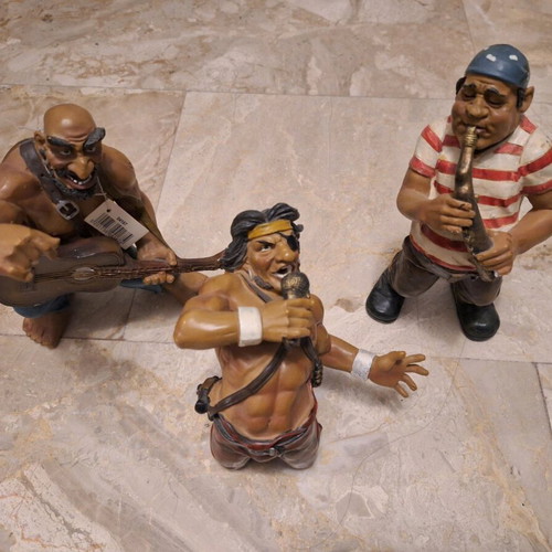 Decorative figures new, set of 3 pieces