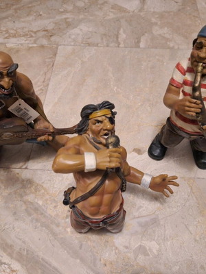 Decorative figures new, set of 3 pieces