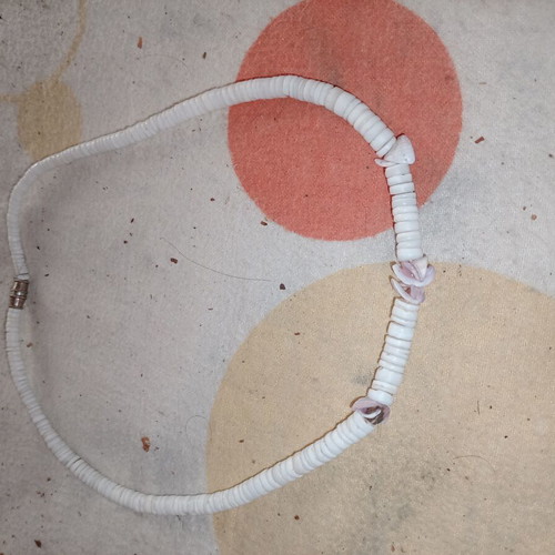 Coral Pendant Necklace like new, white