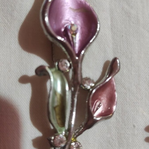 Pins set of 2 like new
