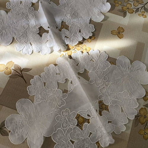 White doilies new, set of 2 with flower design