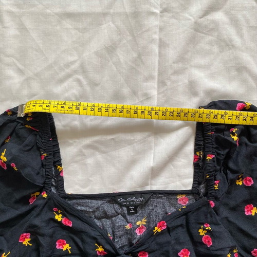 Floral top Miss Selfridge size 36/S used, black multicolor