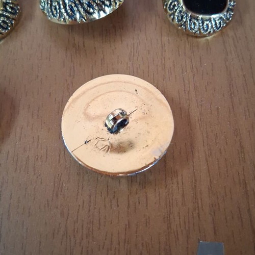 Buttons set like new, 10 gold and black, 8 of 3 cm and 2 of 2.5 cm