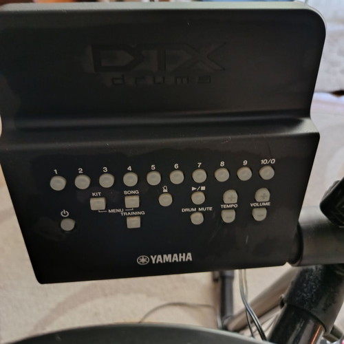 Yamaha DTX-450K Electronic Drum Set, like new, with original stool