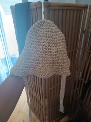 Straw hat like new, beige, for children up to 6 years with neck tie