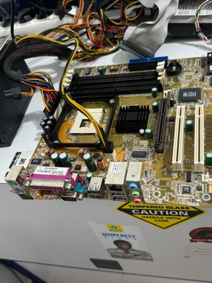 Asus P4S533-X s478 μητρική πλακέτα μεταχειρισμένη, λειτουργική αλλά θέλει recap