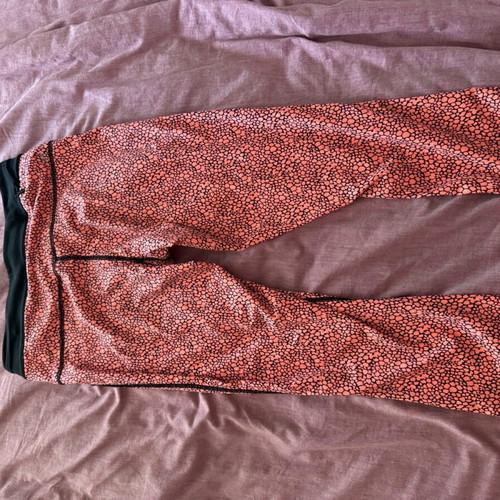 Nike athletic capri leggings new, coral fluo, size XS/S
