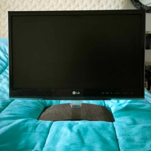 Samsung S19B150NLED, LG Flatron M2250d monitors and Schaub Lorenz TV