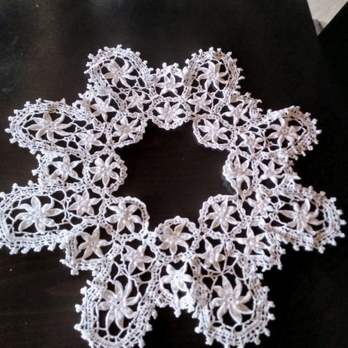 Knitted table linen new, diameter 40 cm