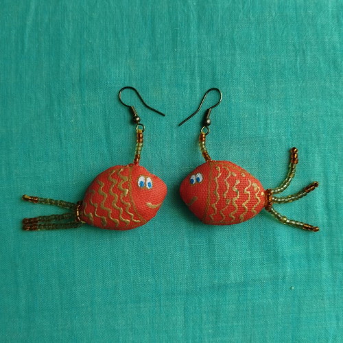 Handmade fish-shaped earrings in fabric and beads, like new, orange