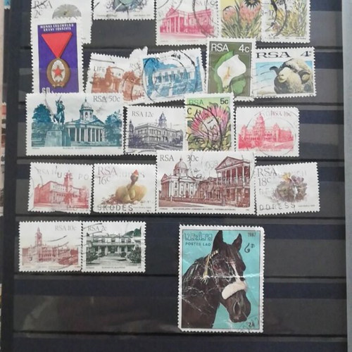Stamp collection album like new with 13 full pages from various countries