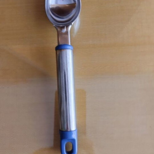 Various kitchen tools.