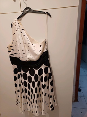 Women's dress with one shoulder like new, black and white, 7XL