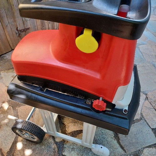 IKRA Mogatec GSL 2800W Electric Branch Shredder