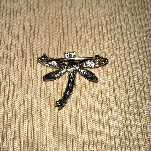 Dragonfly brooch vintage like new