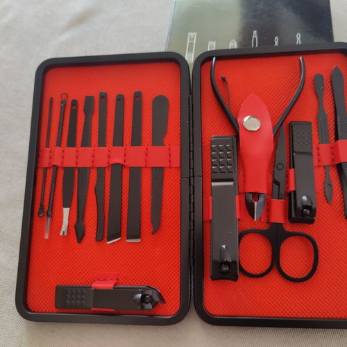 Men's 12 Piece Manicure Pedicure Set with Case brand new