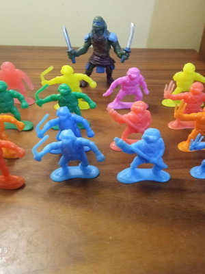 Teenage Mutant Ninja Turtles figures like new from 1980s