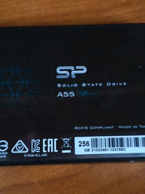 SSD Silicon Power 256GB като нов, SATA 3, скорост на запис 450MB/s
