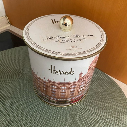 Harrods biscuit tin like new, metal